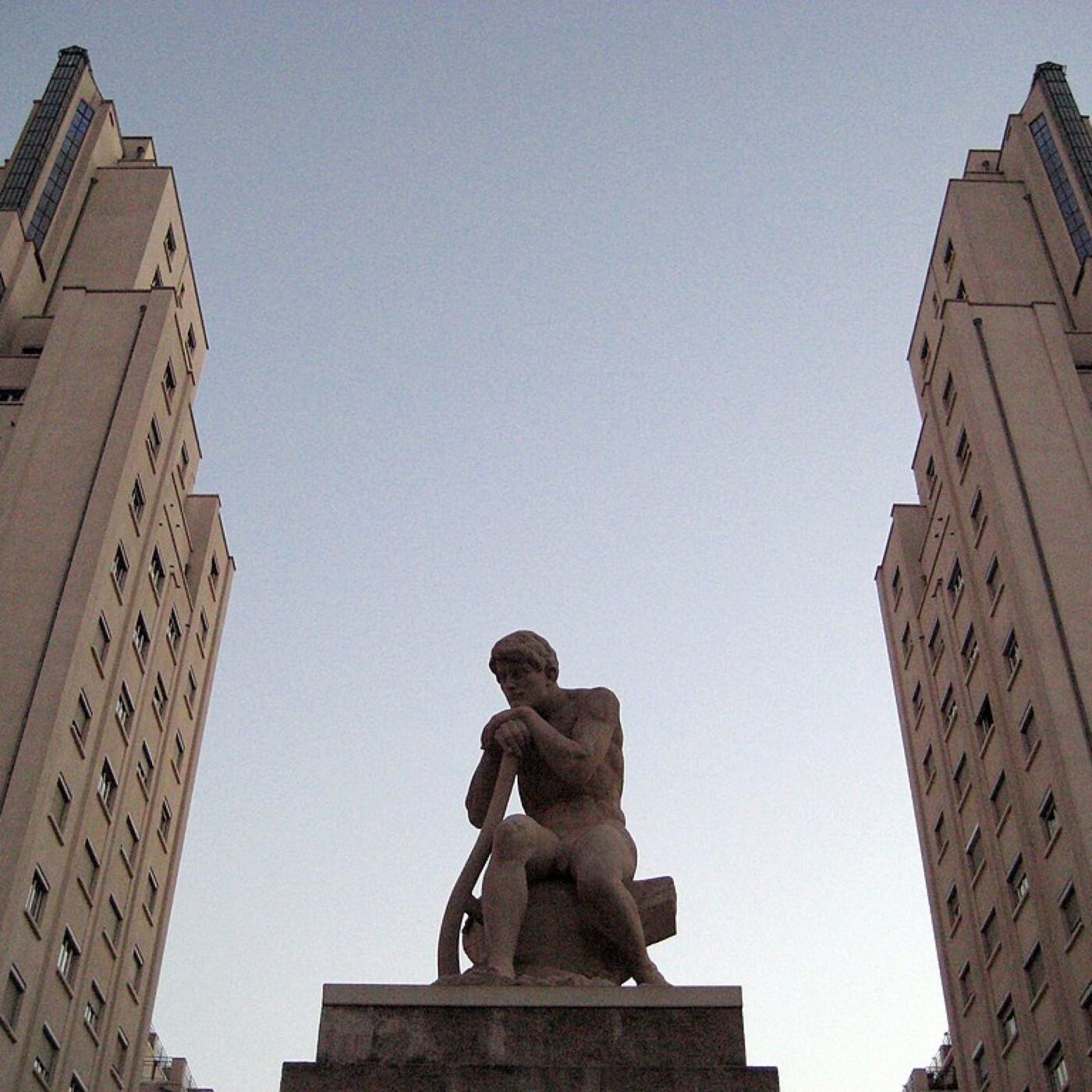 Les Gratte-Ciel à Villeurbanne, bientôt cent ans et tous ses logements episode artwork
