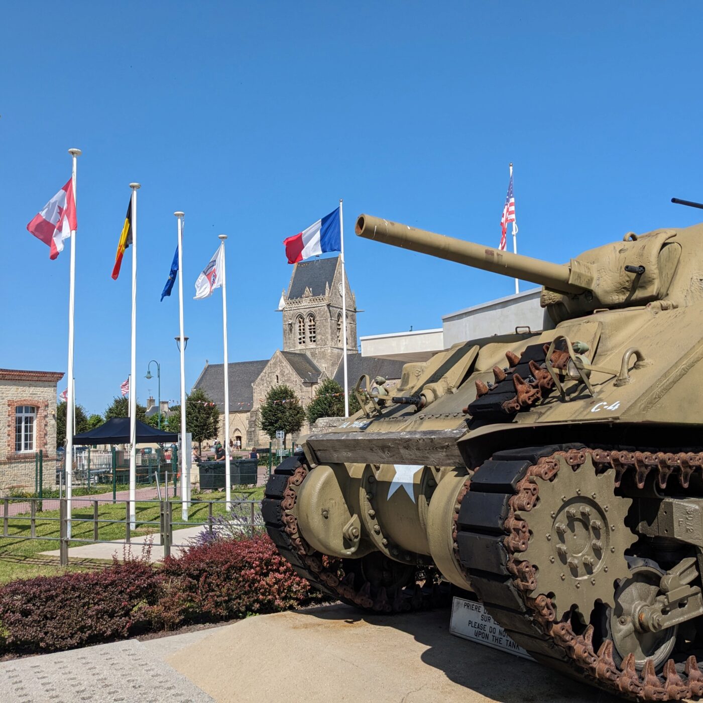 Débarquement à Sainte-Mère-Église : sur les traces des parachutistes américains episode artwork