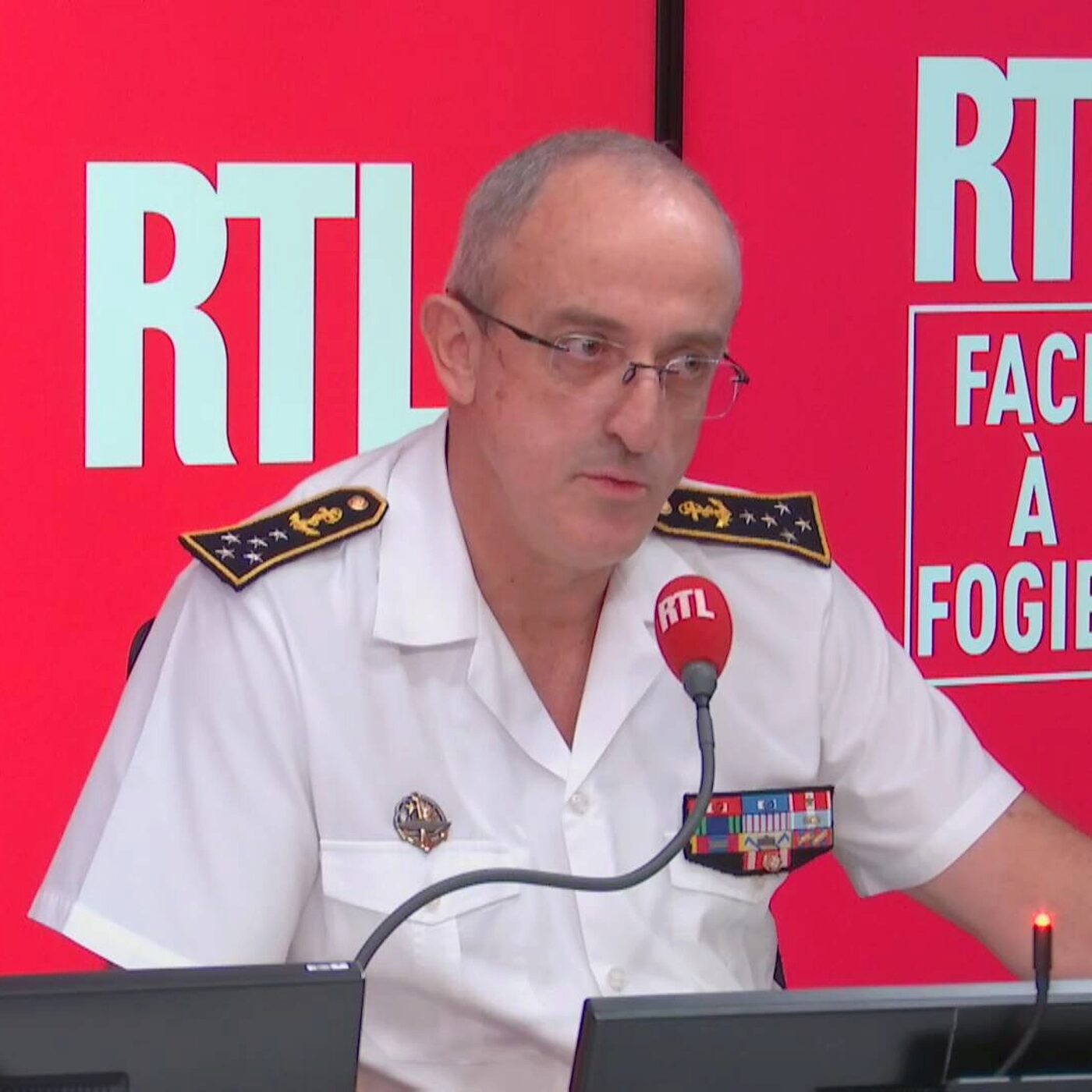 "Les navires russes, on les voit très régulièrement" : le chef d'état-major de la Marine raconte sur RTL les tensions avec Moscou en mer