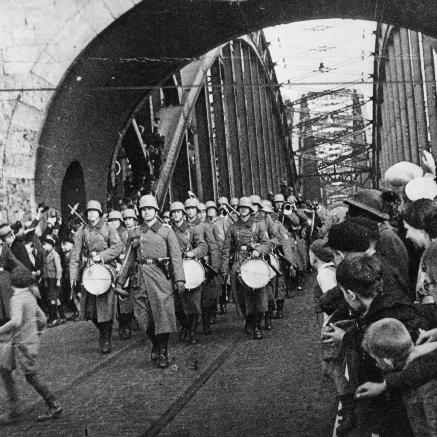 7 mars 1936: Hitler remilitarise la Rhénanie episode artwork