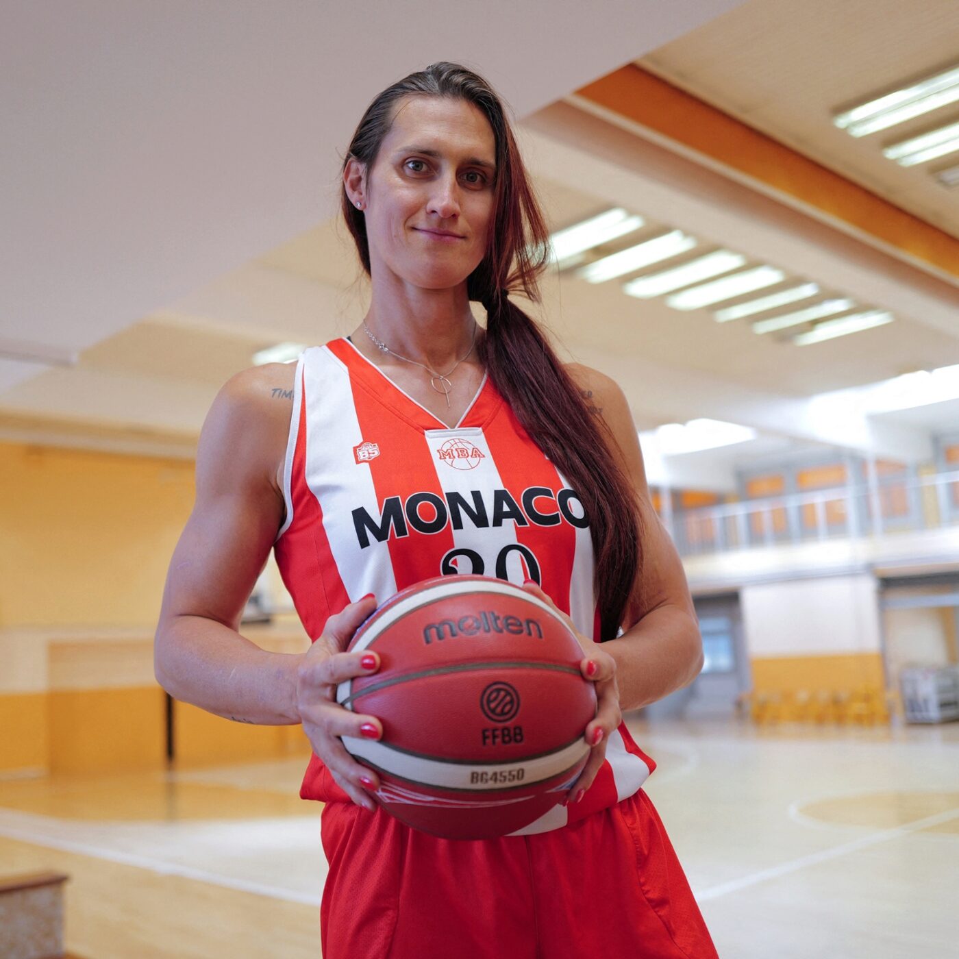 La basketteuse transgenre Julie Tétart dénonce le rétablissement des tests chromosomiques pour les JO 2028 episode artwork