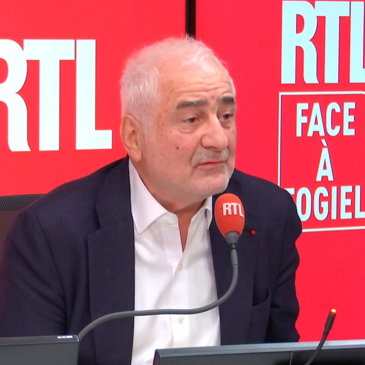 Le guide Michelin n'a plus le monopole des prix de la gastronomie ? "Heureusement", répond le chef Guy Savoy, sacré meilleur restaurant du monde