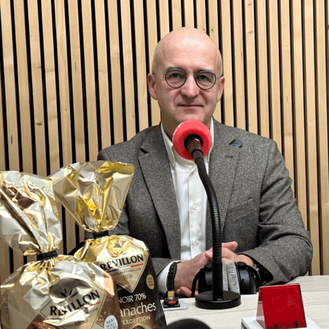 Hubert Ducrot directeur général des papillotes Révillon episode artwork