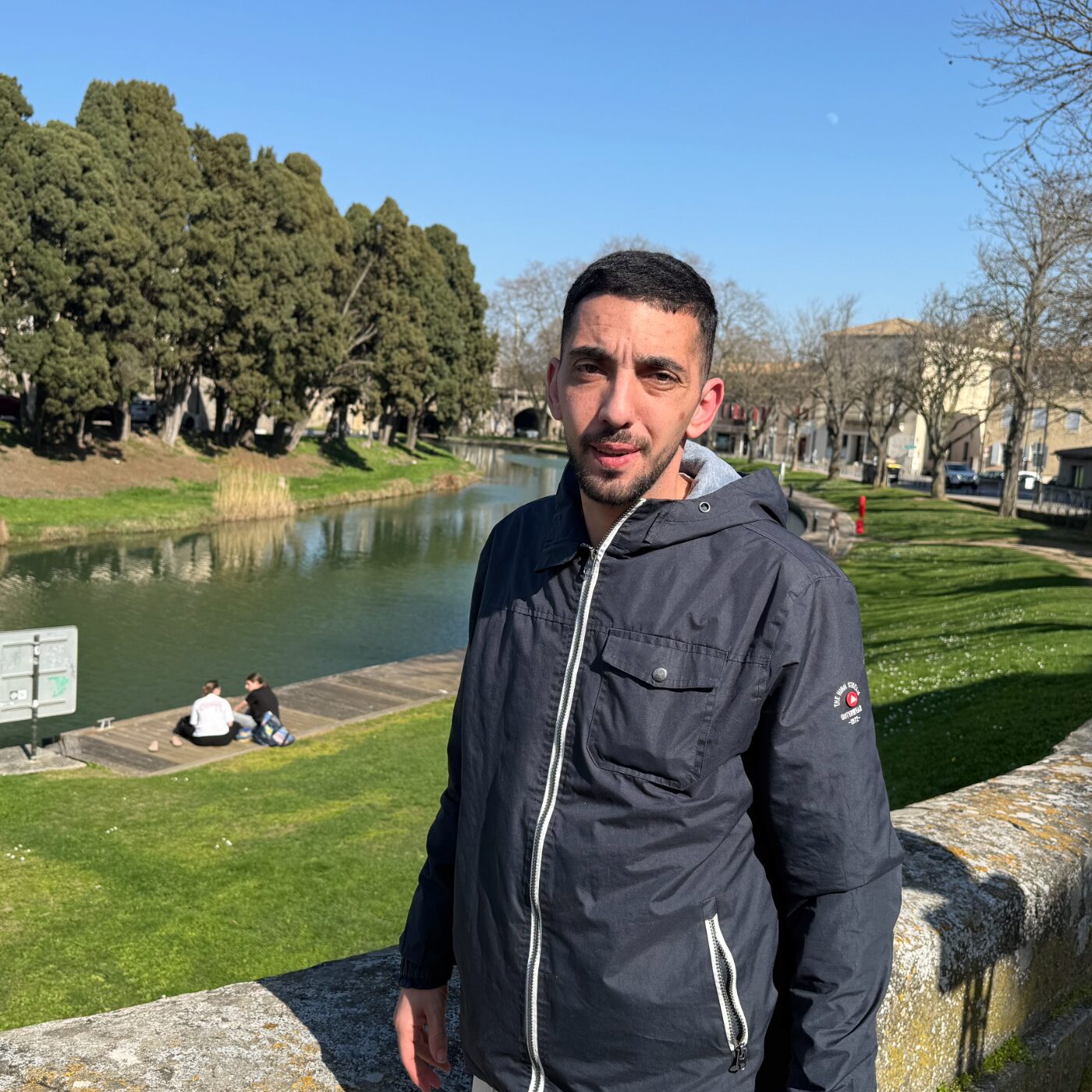 episode cover Carcassonne : Jihed Tayebi, tête de liste d’union de la gauche de rupture, présente son programme.