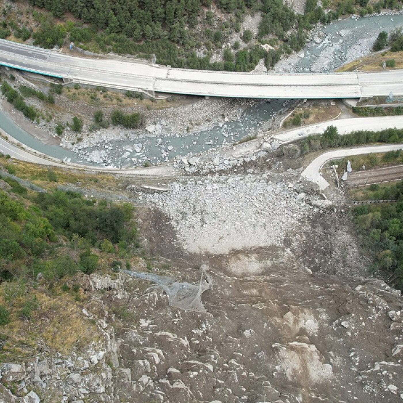 Cinq mois après l'éboulement, toujours pas de train en Maurienne episode artwork