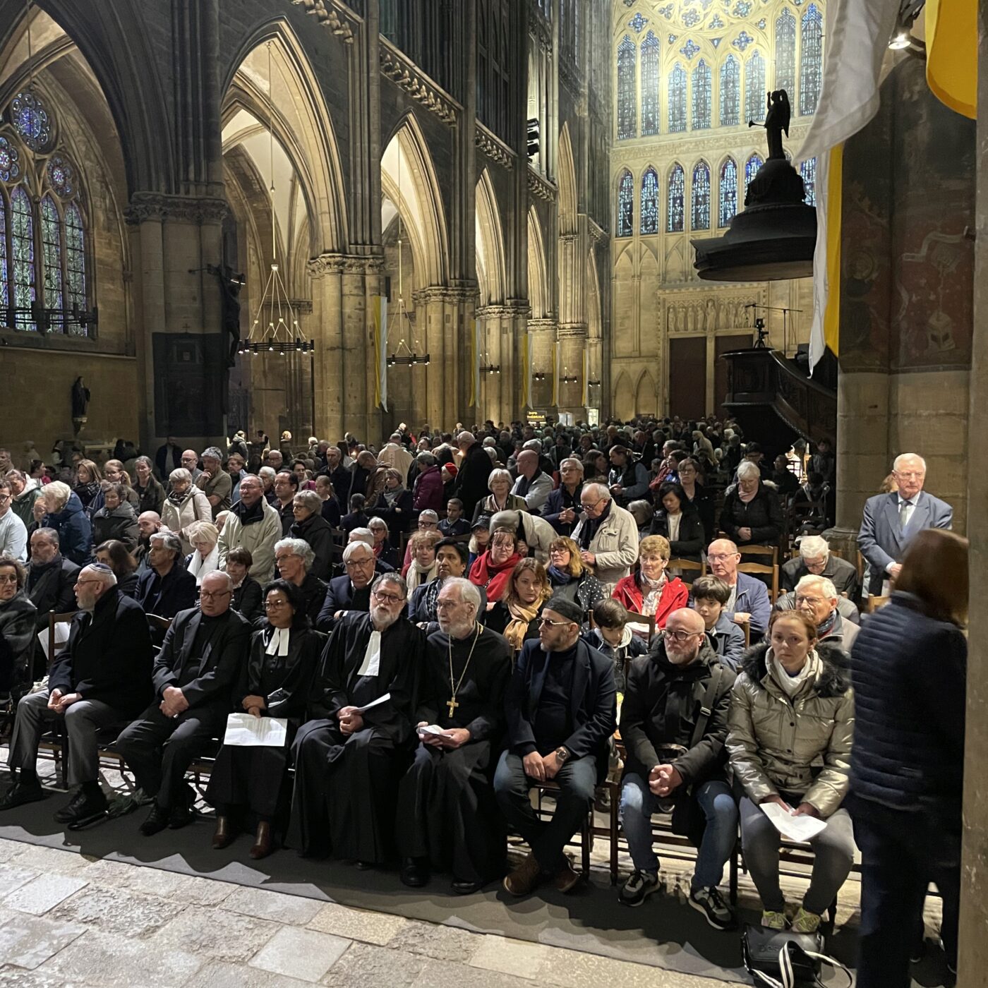 Homélie de Mgr Ballot. Messe de Requiem pour le pape François episode artwork