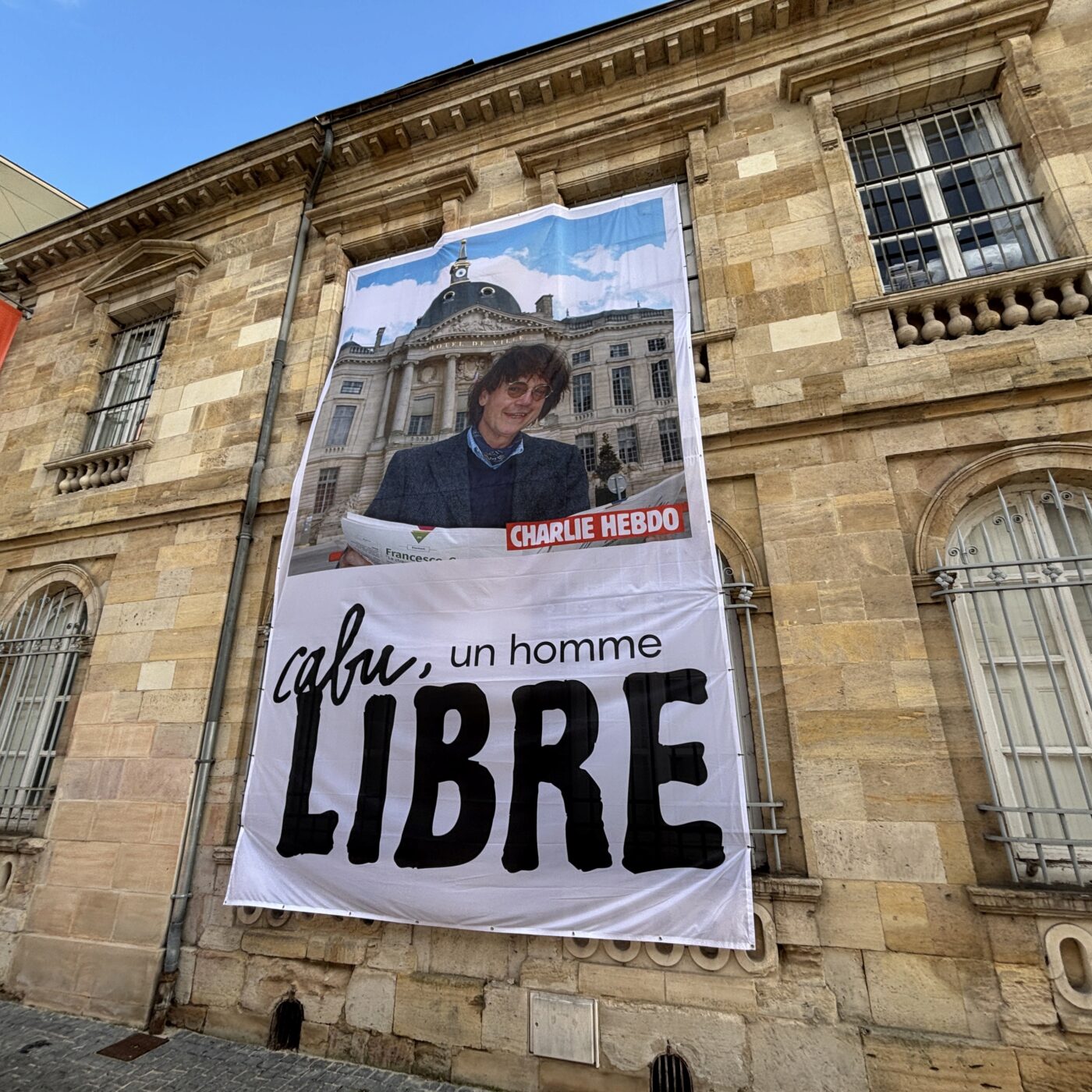 À Châlons-en-Champagne, une nouvelle exposition en hommage au châlonnais Cabu episode artwork