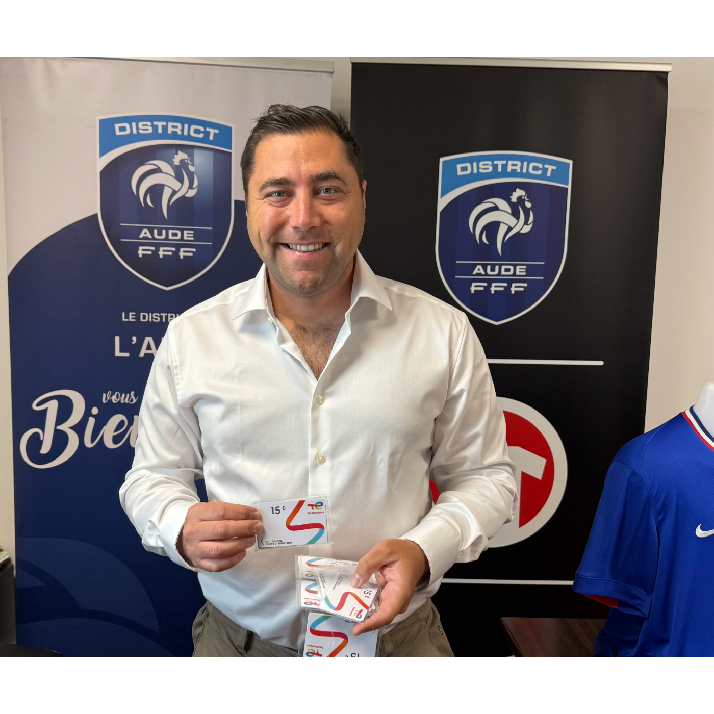 episode cover Le district de l’Aude de Football distribue des cartes carburant face à la flambée des prix