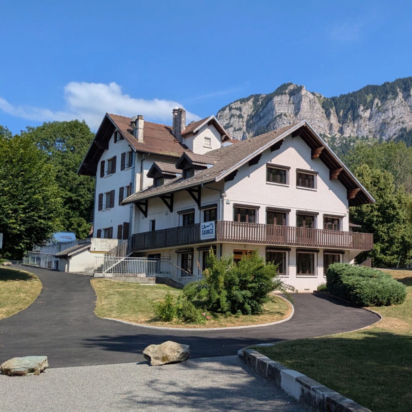 L'église évangélique arménienne organise un camp famille à la Source episode artwork