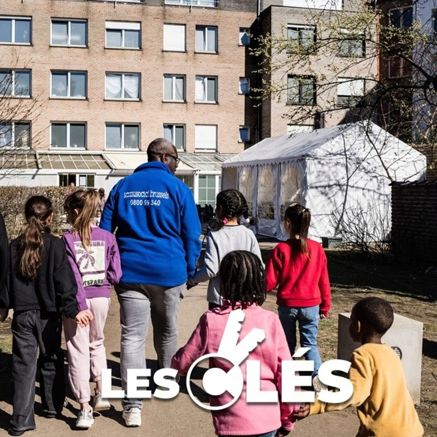 Pourquoi autant d'enfants dorment en rue en Belgique ? — Les Clés cover