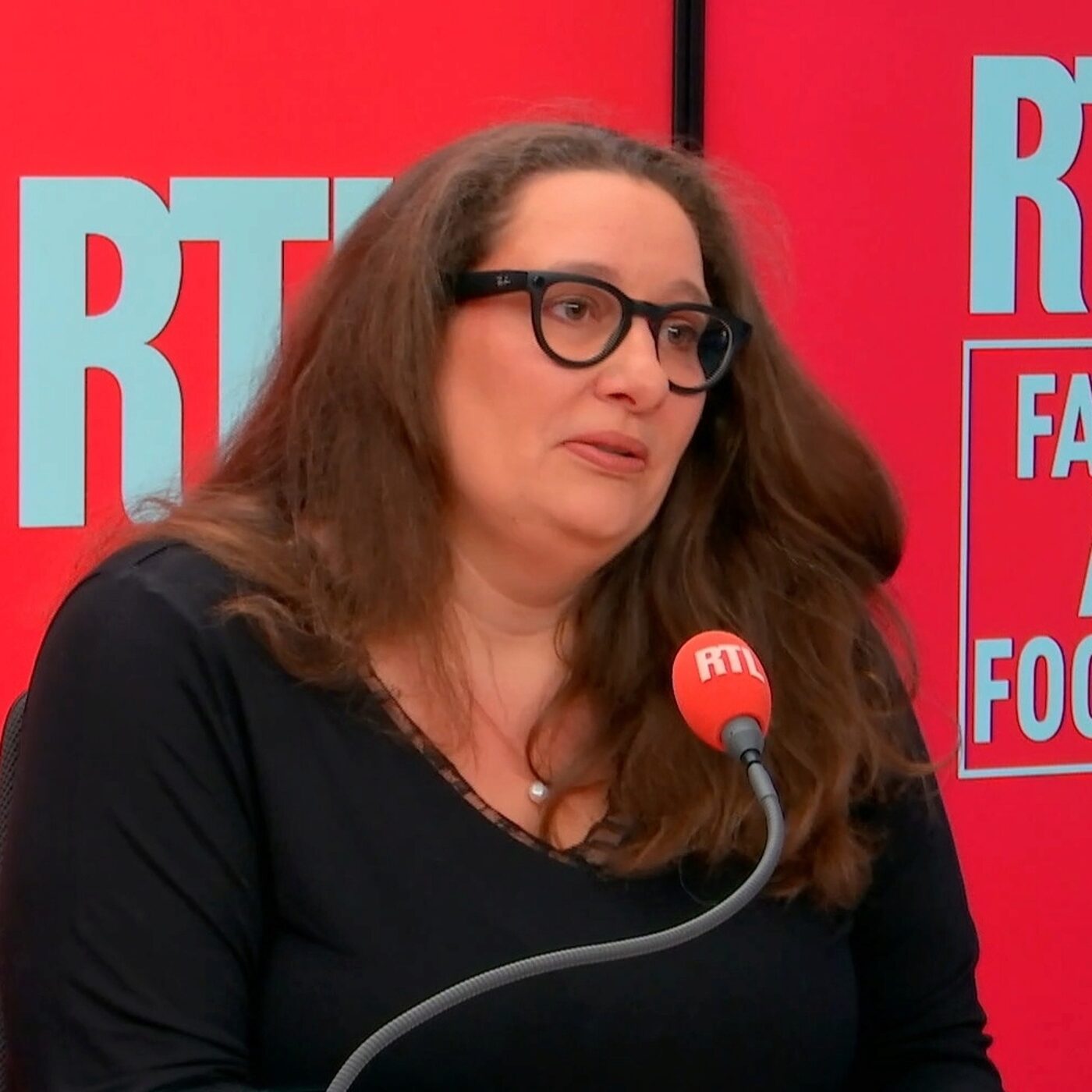 "J'appréhende beaucoup" : la mère d'Evaëlle, qui s'est suicidée à 11 ans, dénonce un "acharnement" sur RTL, à quelques heures du verdict de la cour d'appel episode artwork