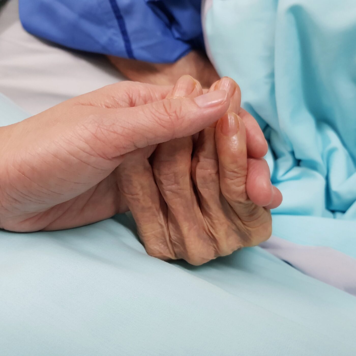 "Mourir n'est pas tuer ": Un documentaire au coeur des soins palliatifs episode artwork