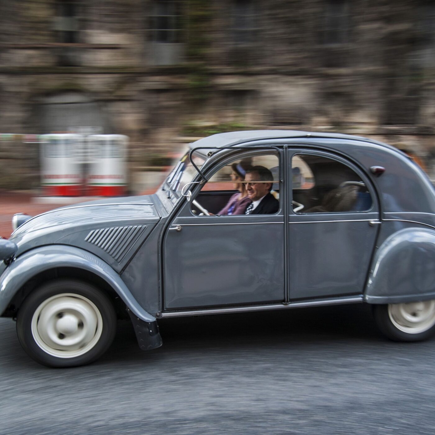 Le retour de la 2CV en version électrique : un aveu de dépendance pour l'Europe ?