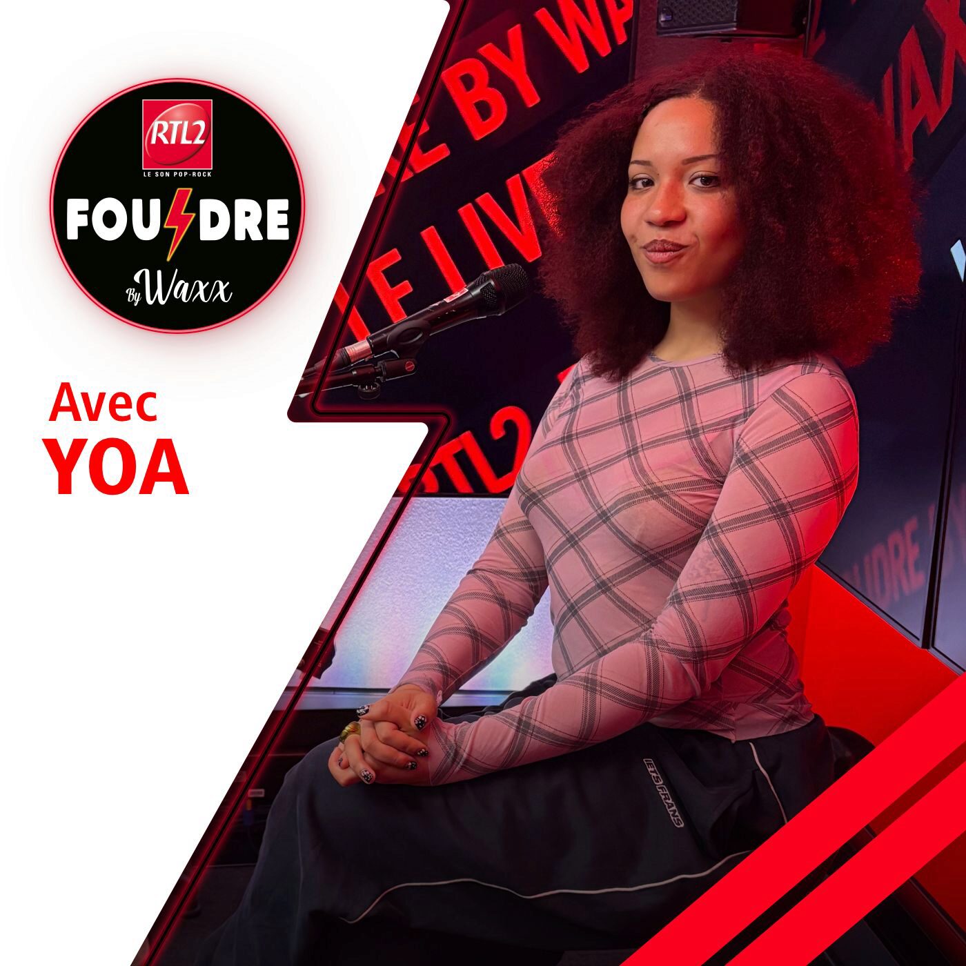 Yoa & Waxx interprètent "Moi" en live dans Foudre