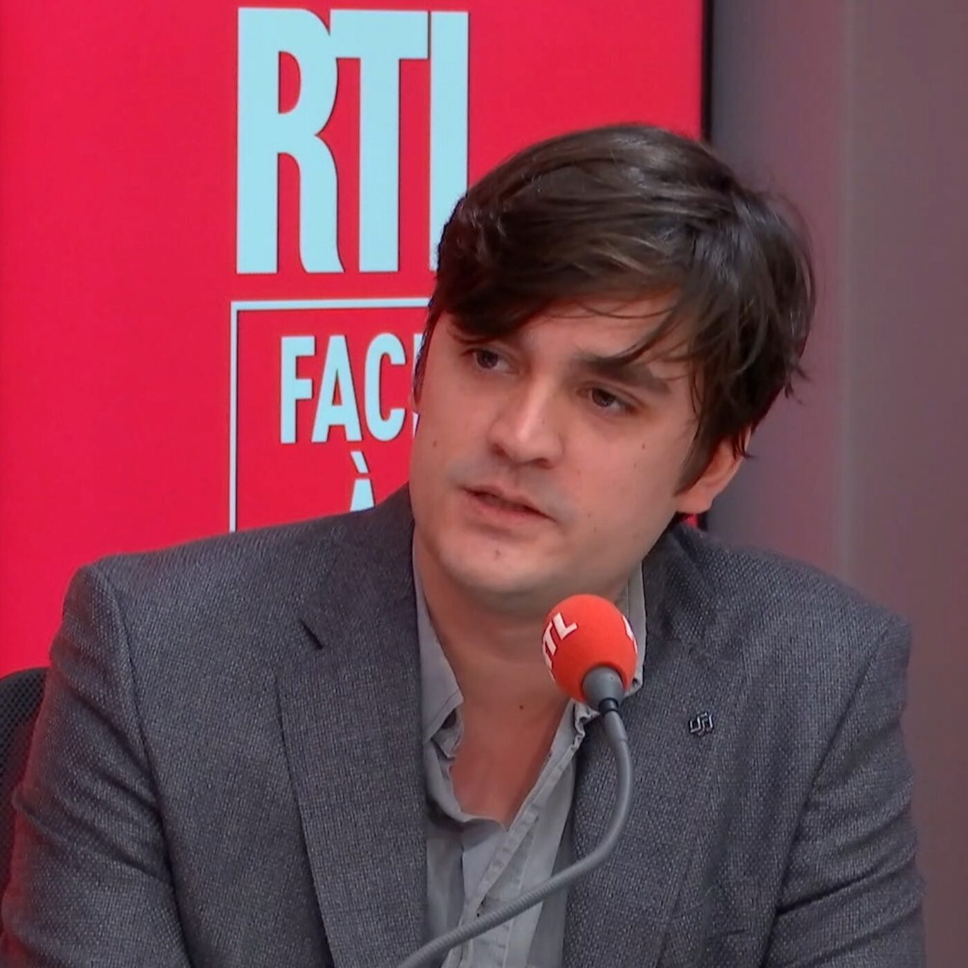 "Qu'elle ne touche pas un centime" : sur RTL, Alain Fabien Delon accuse sa sœur d'avoir "profité de la faiblesse" de son père pour le second testament "Qu'elle ne touche pas un centime" : sur RTL, Alain Fabien Delon accuse sa sœur d'avoir "profité de la faiblesse" de son père pour le second testament