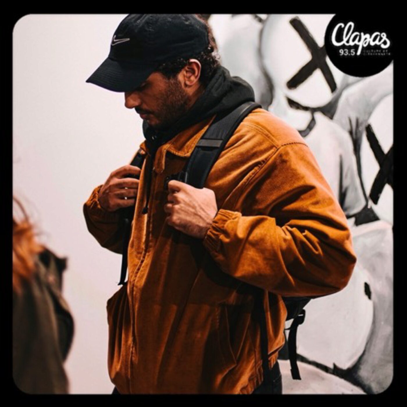 Mara artiste, le papa du personnage au visage blanc marqué d´une croix noire Mara artiste, le papa du personnage au visage blanc marqué d´une croix noire