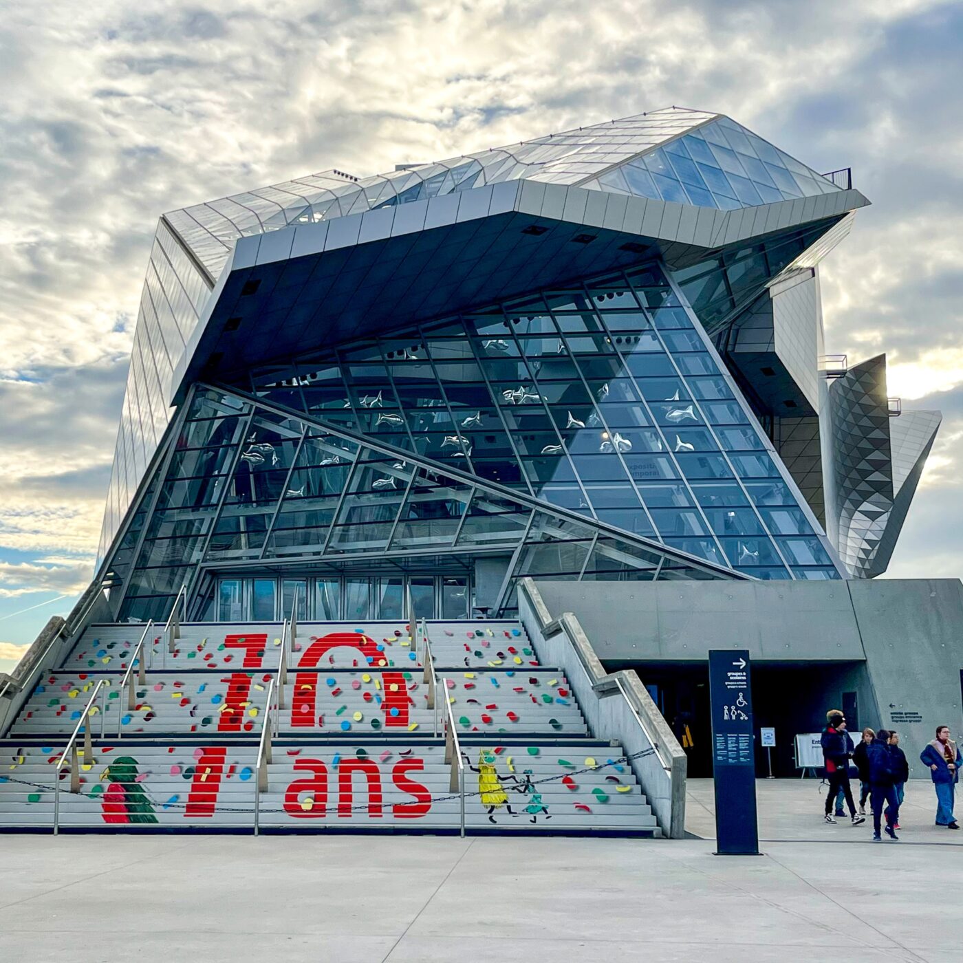 Hélène Lafont-Couturier : « en 10 ans, le public s’est approprié le Musée des Confluences » episode artwork