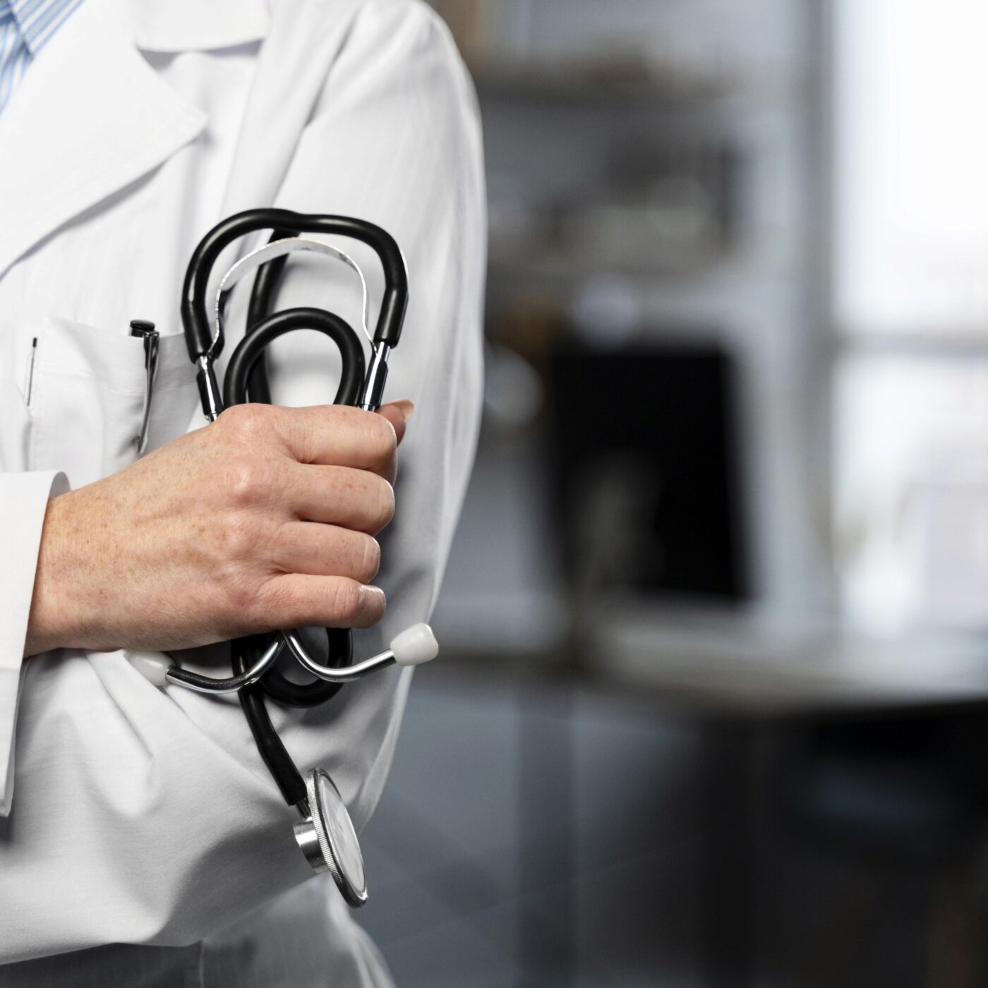 Déserts médicaux : dans l'Orne, la détresse des patients, professionnels et élus episode artwork