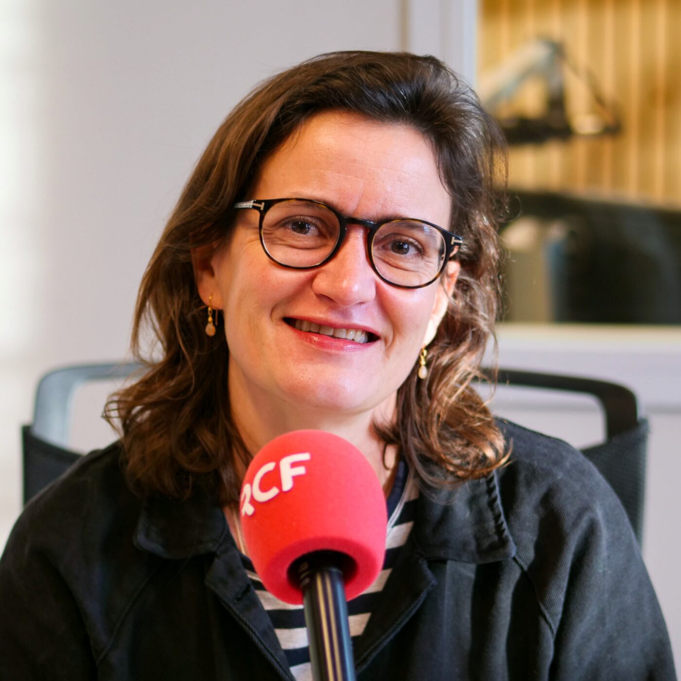 Claire Vesin mène l'enquête après des drames dans "le lotissement" des années 80 episode artwork
