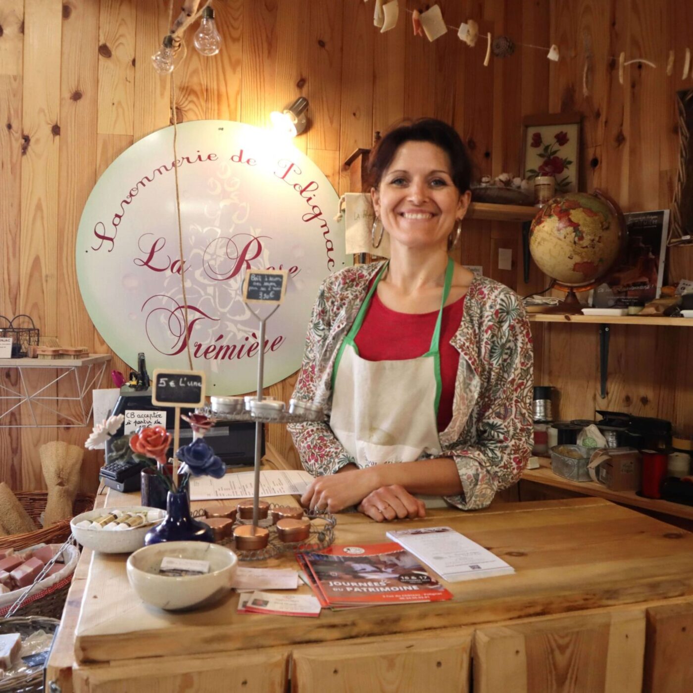 Amélie, savonnerie La rose trémière episode artwork