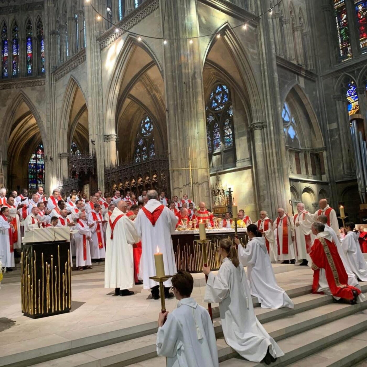 Homélie de la messe du jubilé pour les prêtres, diacres et consacrés episode artwork