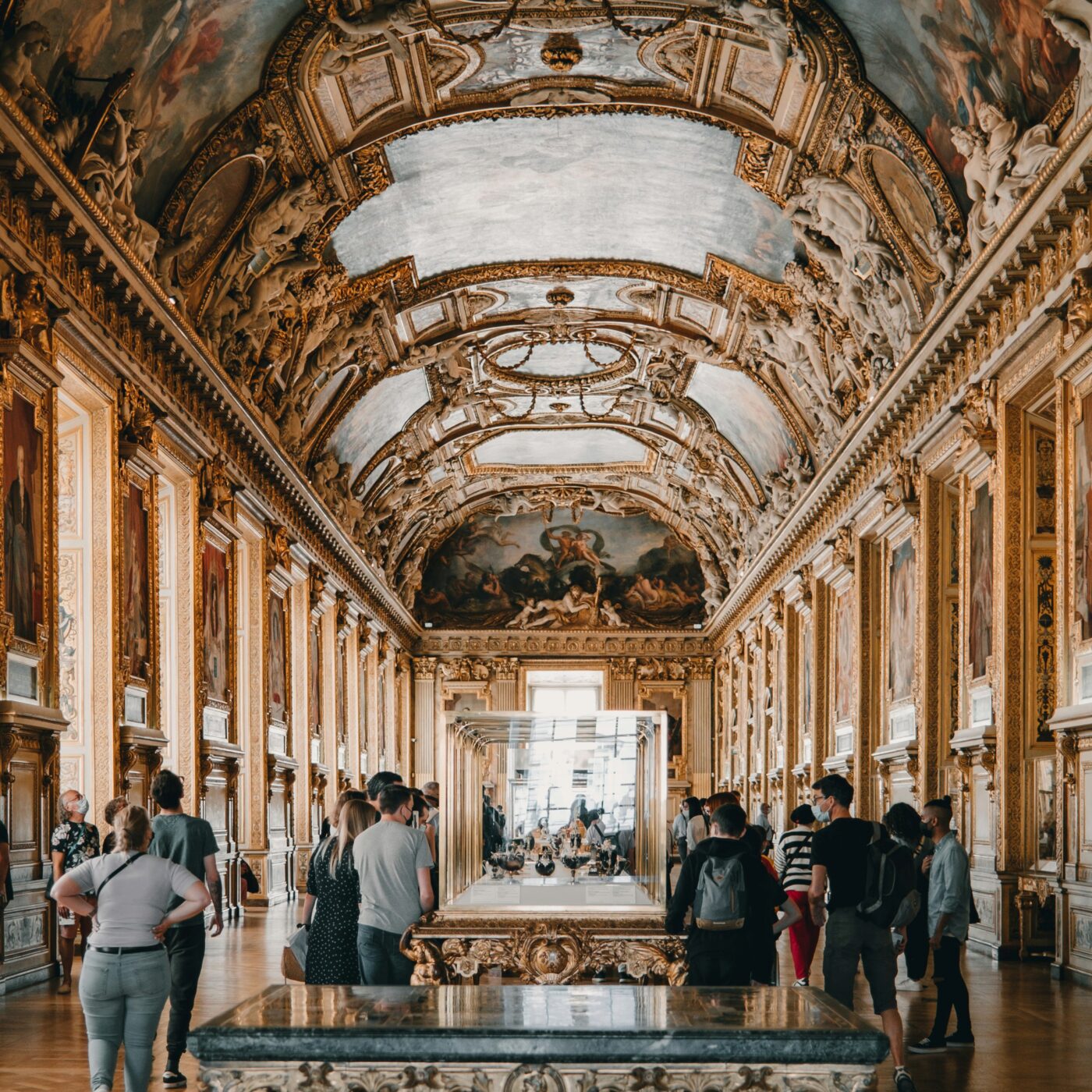 Cambriolage au Louvre :"ce vol doit servir de choc" episode artwork