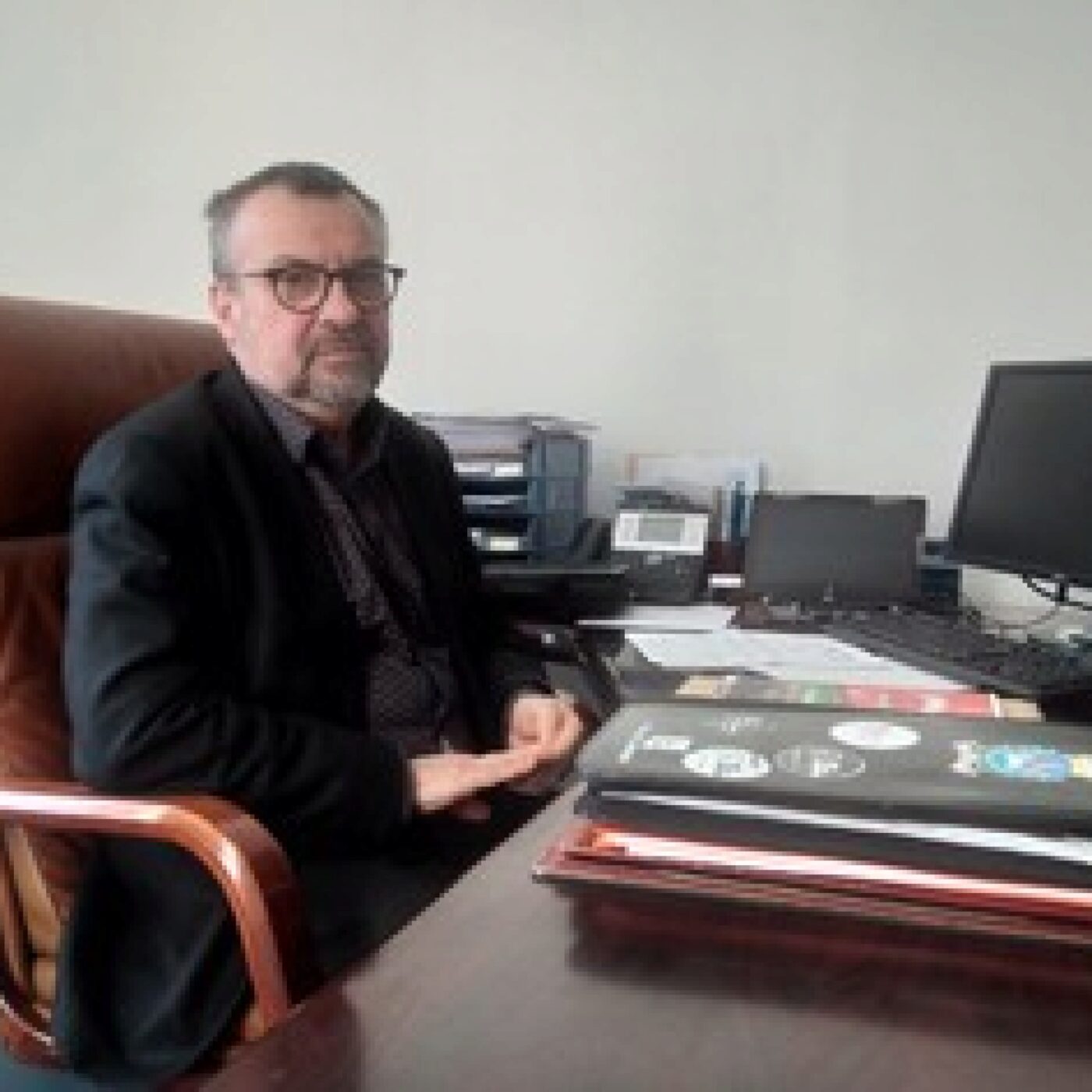 Paul Le Bihan, maire sortant et candidat à l'élection municipale episode artwork