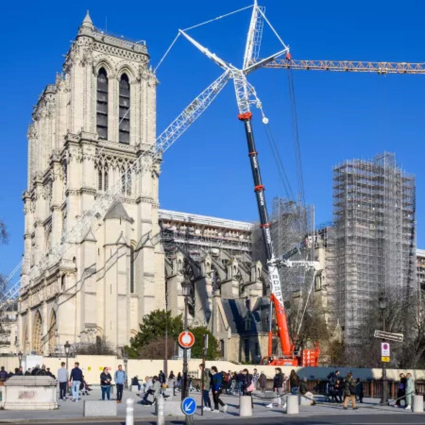 Cinq ans de l'incendie de Notre-Dame, avec Mathieu Lours, historien spécialiste des architectures religieuses : "On a donné le meilleur, et ça c'est très rassurant"