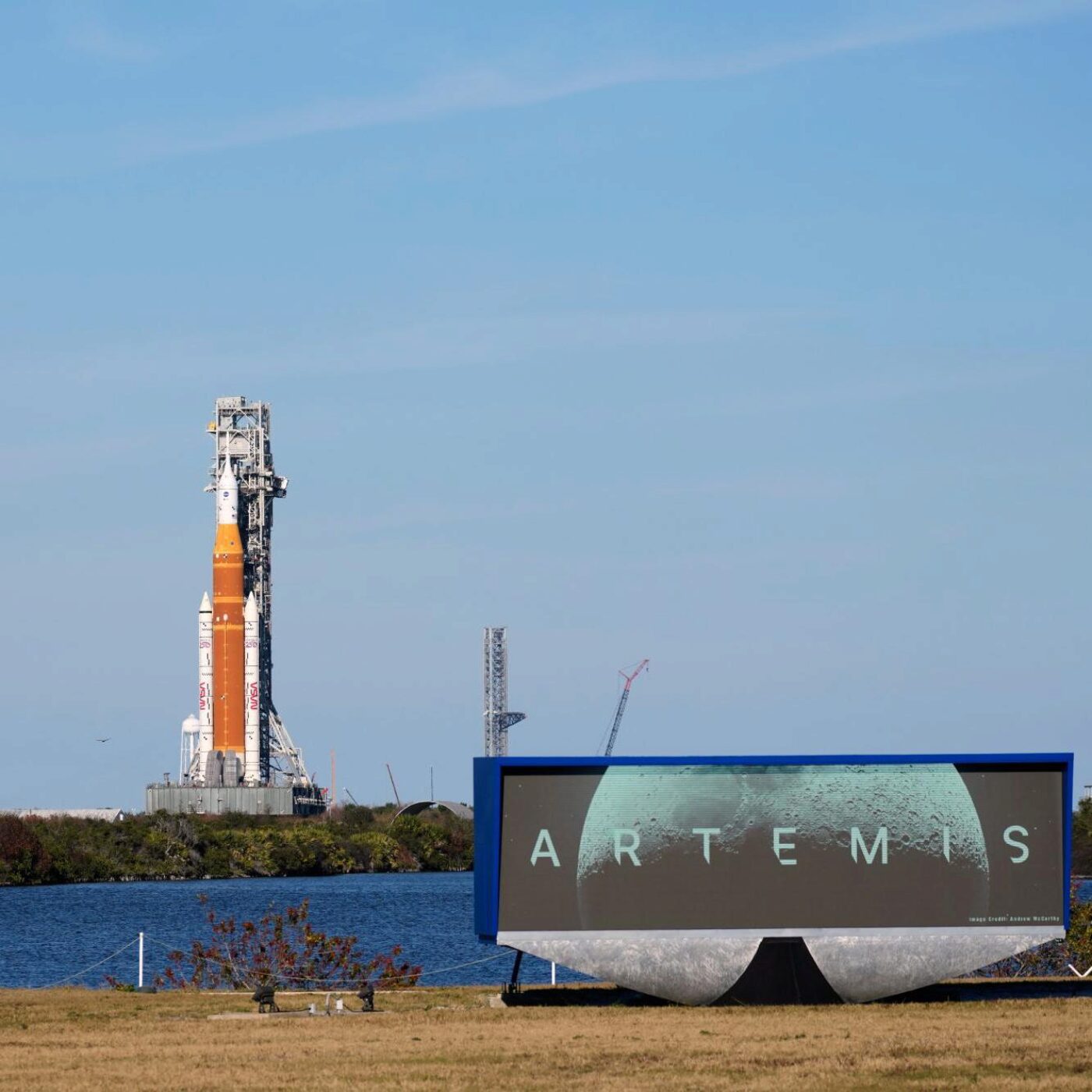 Un retour sur la Lune, des insomnies, du bois et les traces des humains