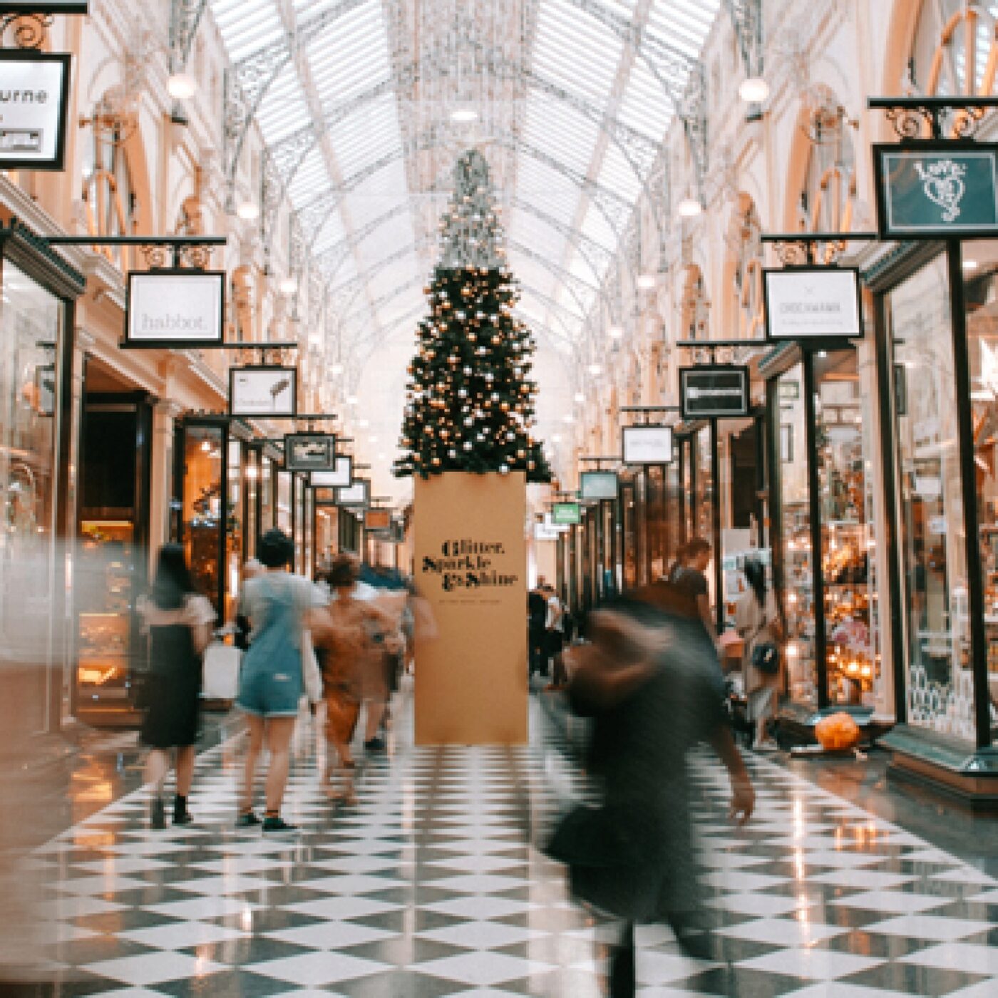 Naissance et histoire de la société de consommation