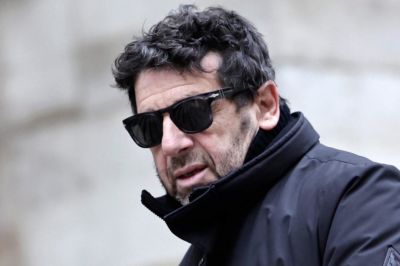 "Une tentative un peu victimaire" : sur RTL, le collectif #NousToutes dénonce "un coup de communication" après le retrait de Patrick Bruel des Enfoirés episode artwork