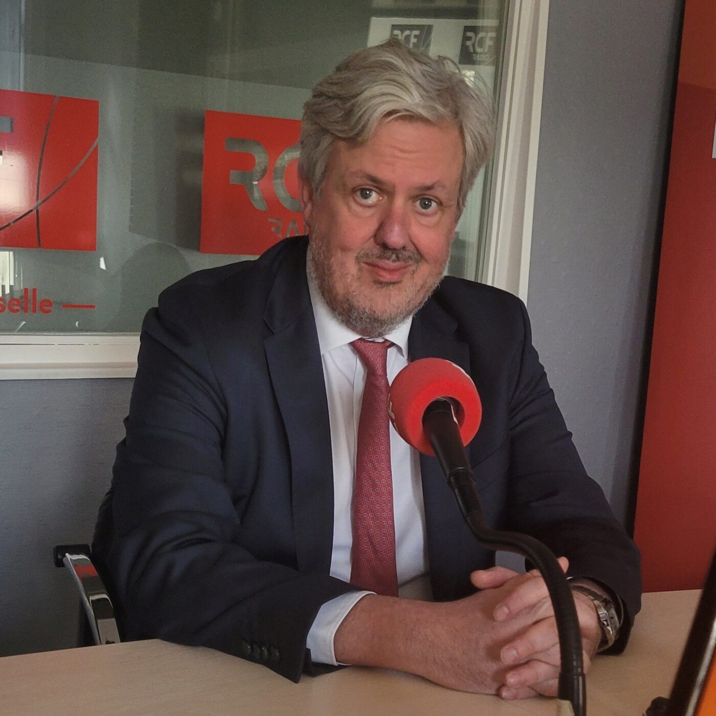 Politiquement vôtre