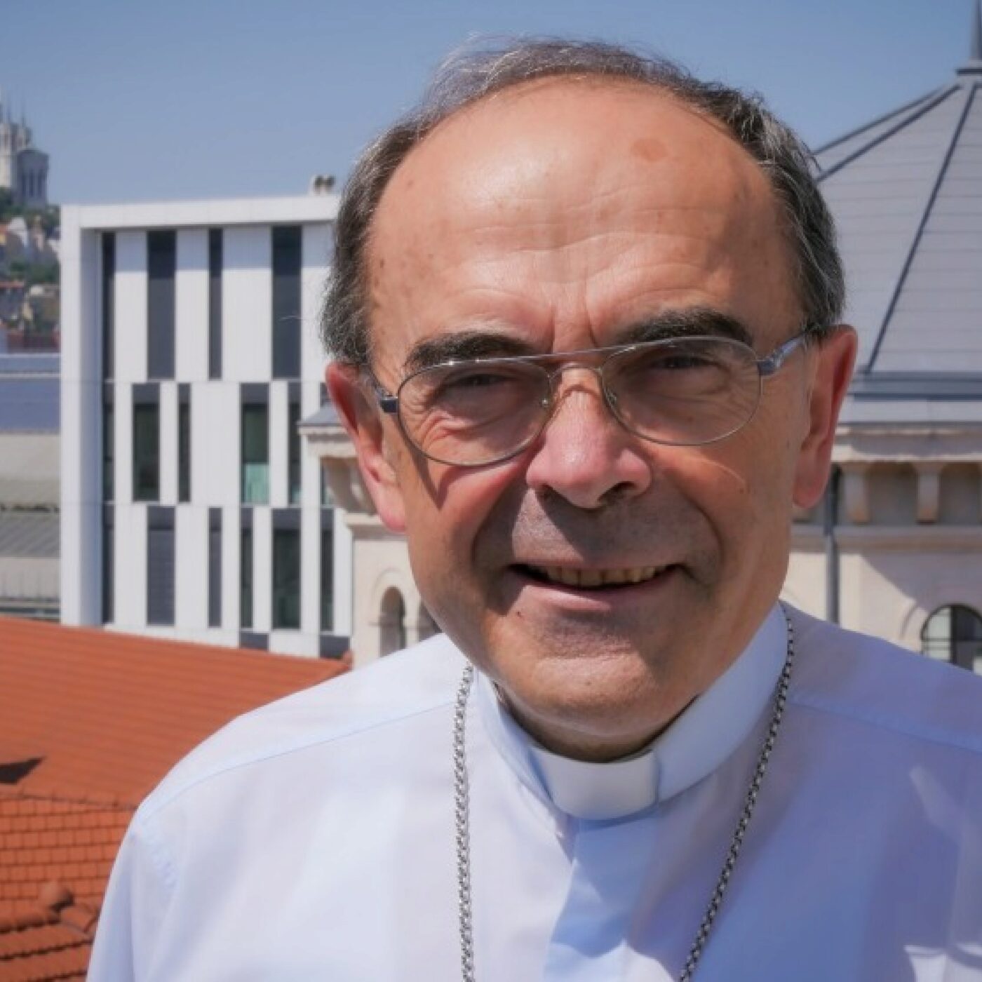 Le cardinal Barbarin, figure tutélaire du conclave episode artwork
