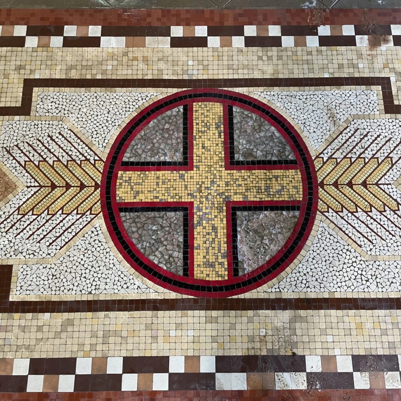 Une mosaïque d'Odorico découverte dans la chapelle de Segré episode artwork