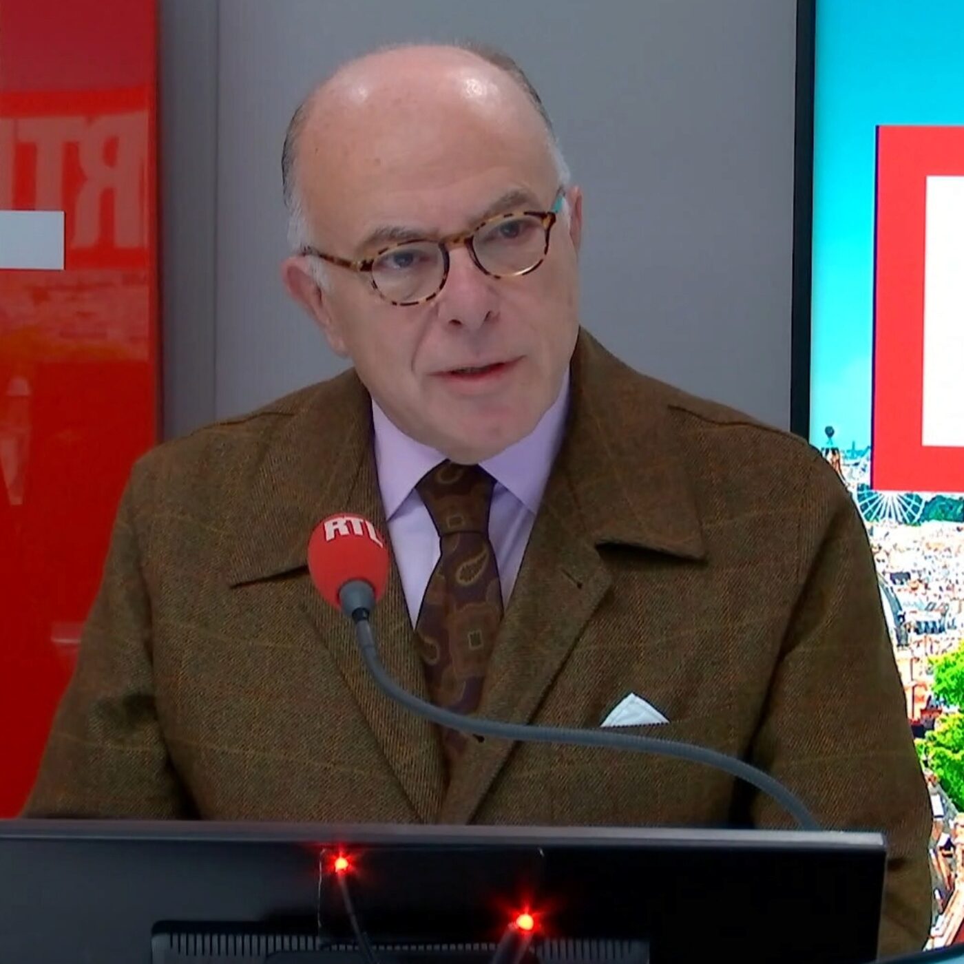 "Un antisémitisme qui prend d'autres visages" : Bernard Cazeneuve dénonce la responsabilité de "l'extrême gauche"