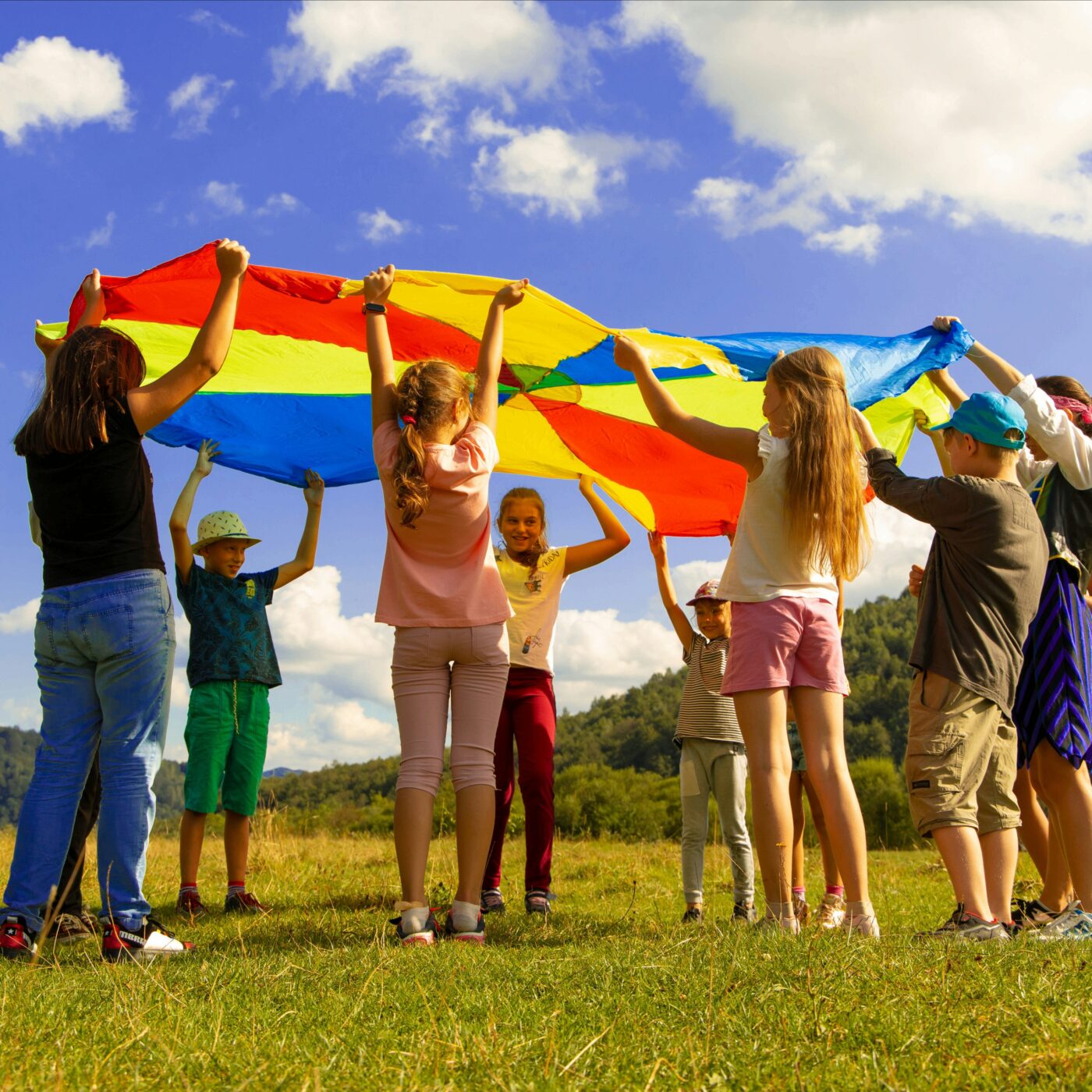 Les colonies de vacances et les séjours collectifs face à un paradoxe episode artwork