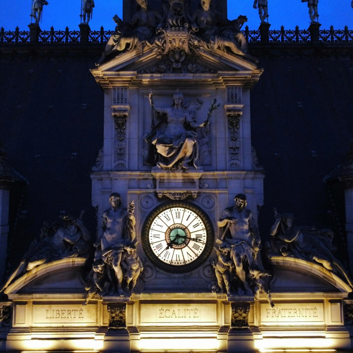 Café philo avec Marie Grand : "Liberté, égalité, fraternité, qu'est-ce que cela veut dire?"