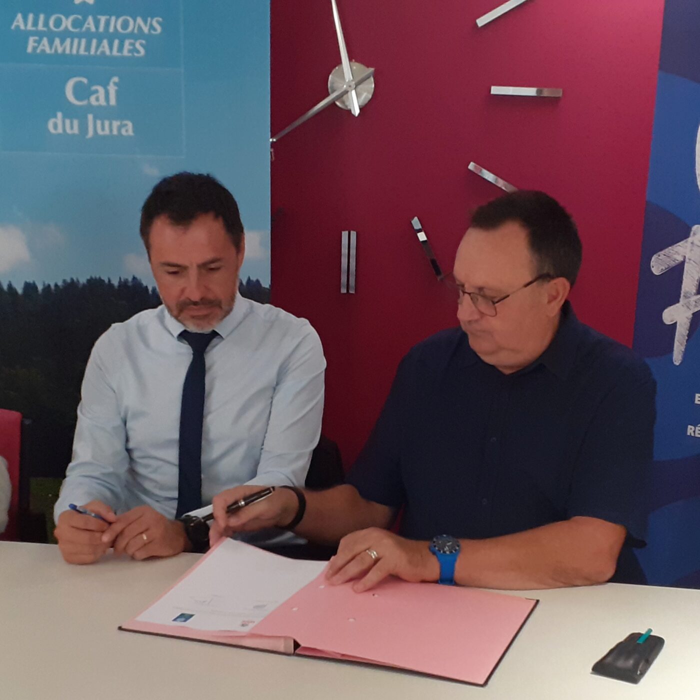 Une convention inédite signée par la CAF et l'UDAF du Jura episode artwork